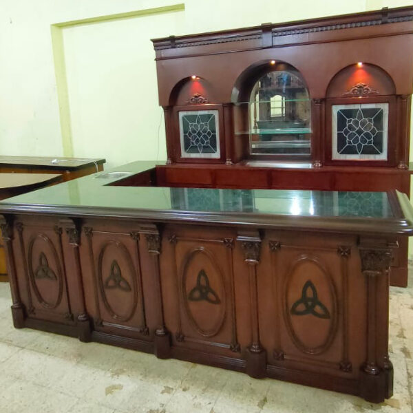 Classic Bar with Celtic Knot Panels & Stained Glass – Bar WNL172